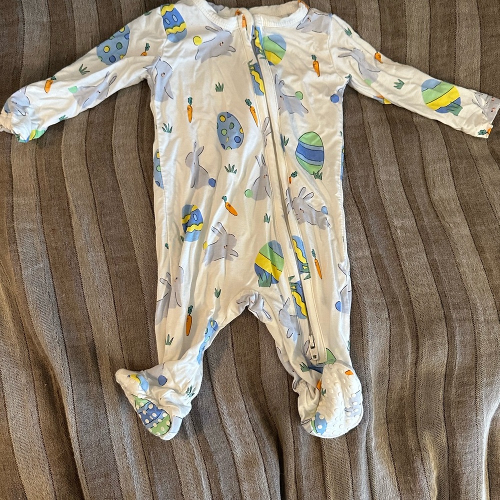 Angel Dear White Bunny and Egg Footies